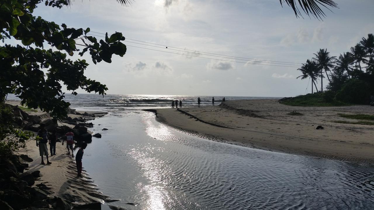 Funky Art Beach House Bed & Breakfast Alappuzha Exterior photo