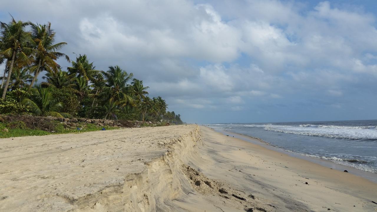 Funky Art Beach House Bed & Breakfast Alappuzha Exterior photo